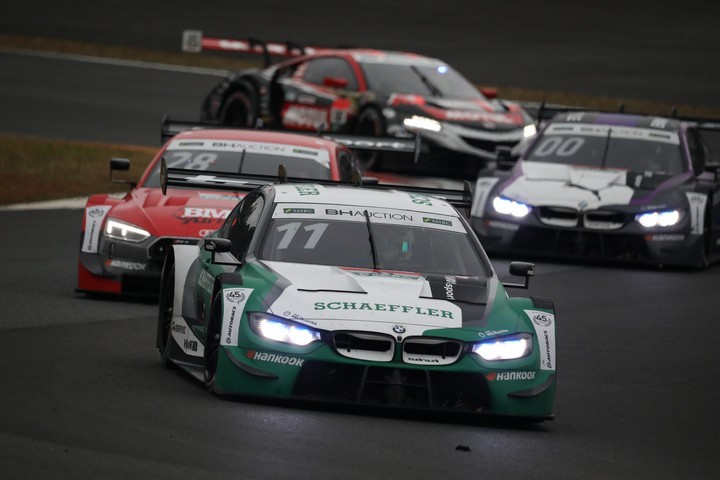 SGTxDTM交流戦レース2: マルコ・ヴィットマン（BMW M4 DTM）を先頭としたバトル