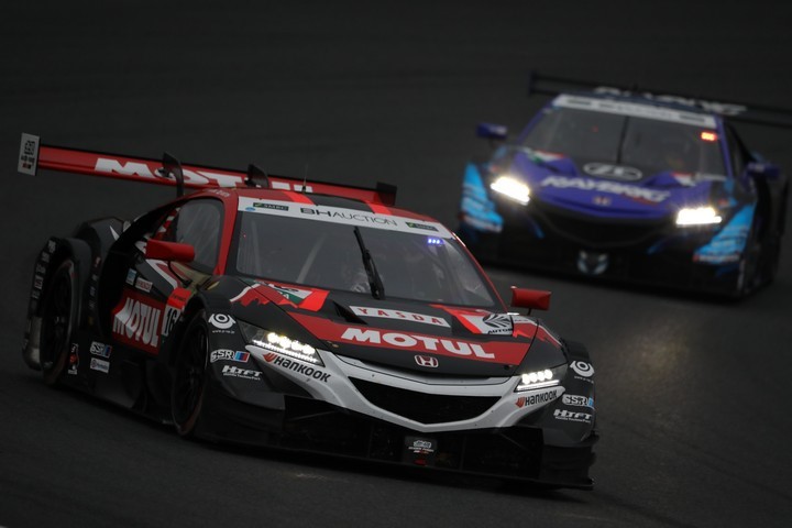 SGTxDTM交流戦レース2: このレースで引退する中嶋大祐（MOTUL MUGEN NSX-GT）は6位でレースを終えた