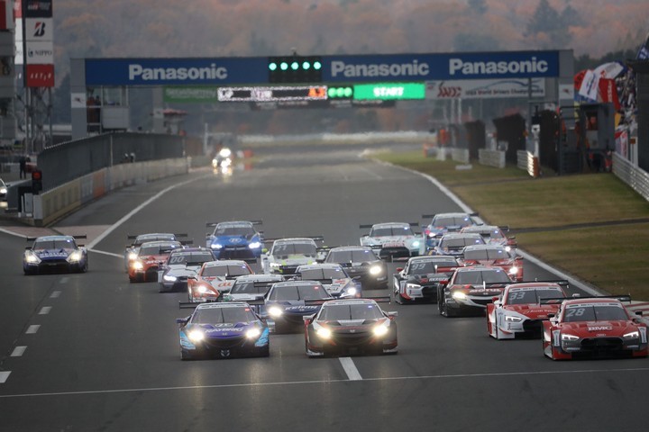 SGTxDTM交流戦レース2: スタートシーン