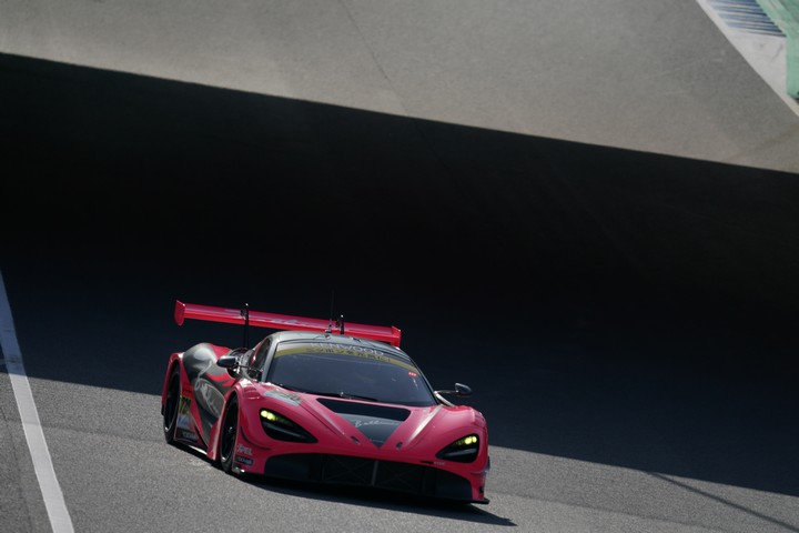 公式練習: 荒聖治（McLaren 720S）