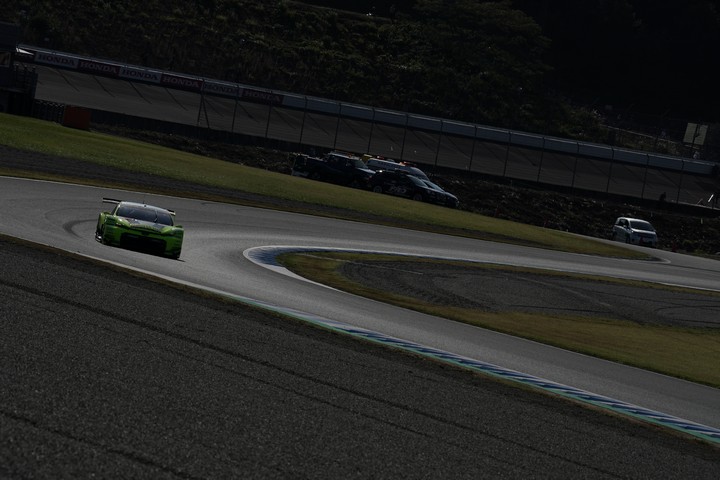 公式練習: 永井宏明／織戸学組（TOYOTA GR SPORT PRIUS PHV apr GT）