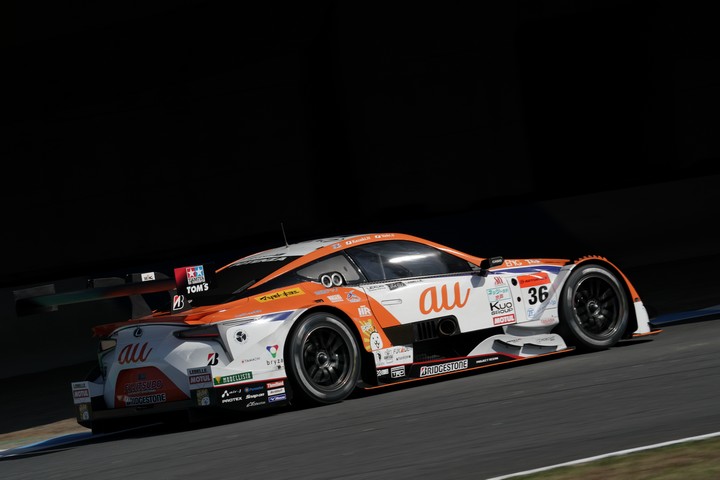 公式練習: 中嶋一貴／関口雄飛組（au TOM'S LC500）