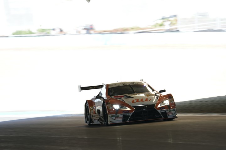 公式練習: 関口雄飛（au TOM'S LC500）