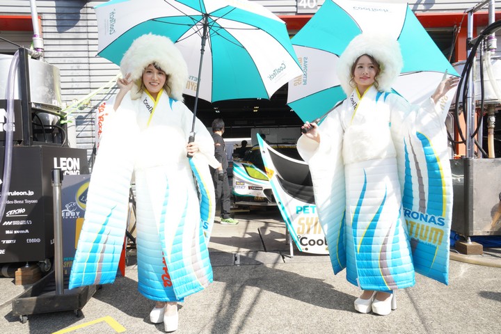 ピットウォーク: レースクイーン