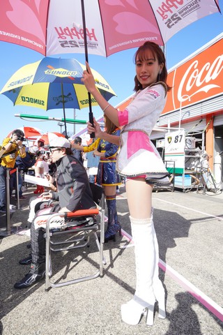 ピットウォーク: レースクイーン