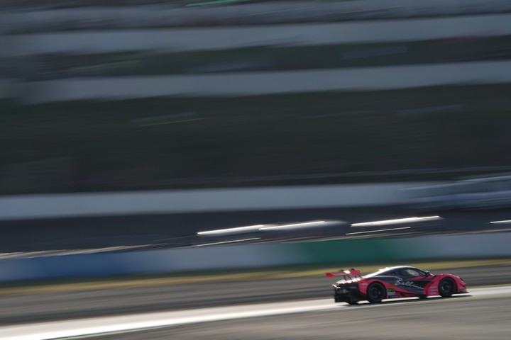 公式予選: アレックス・パロウ（McLaren 720S）