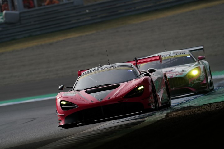 決勝レース: アレックス・パロウ（McLaren 720S）