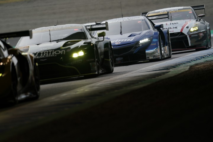 決勝レース: GTマシンの隊列