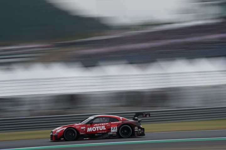 決勝レース: 松田次生／ロニー・クインタレッリ組（MOTUL AUTECH GT-R）