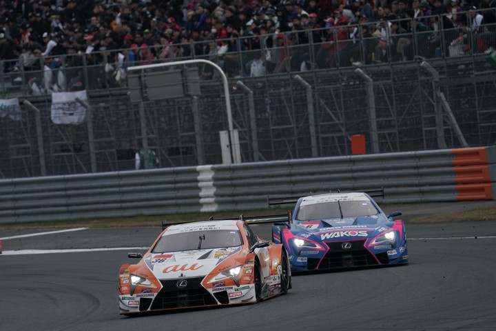 決勝レース: 関口雄飛（au TOM'S LC500） vs 山下健太（WAKO'S 4CR LC500）