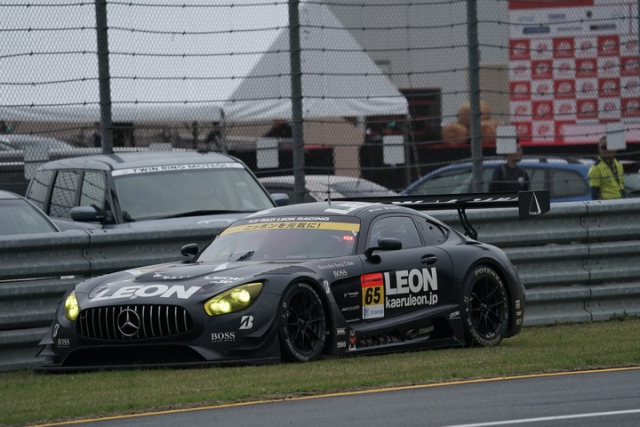 決勝レース: ガス欠でストップした蒲生尚弥（LEON PYRAMID AMG）