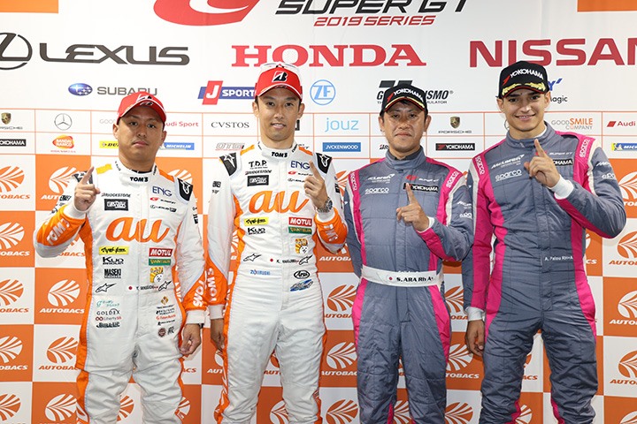 予選フォトセッション: 両クラスのポールシッター