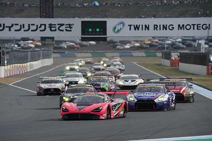 GT300クラスのスタートシーン