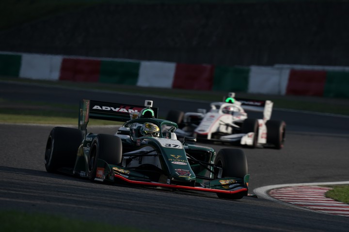 決勝レース: ニック・キャシディ（VANTELIN KOWA TOM’S SF19）