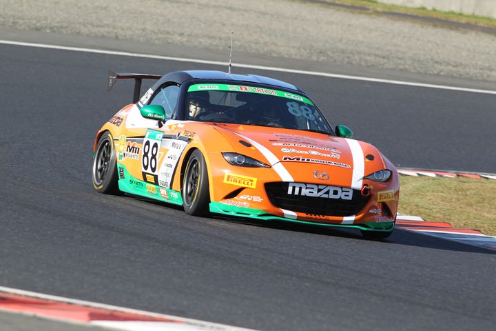 ST-5クラストップタイムは村上博幸／中島保典／山谷直樹組（村上モータースMAZDAロードスター）