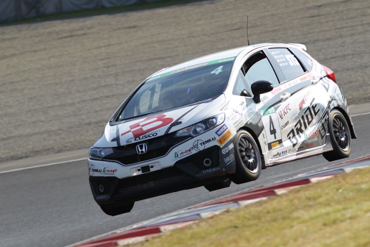 ライバルがPPを取れなかったため予選で5位に入った見並秀文／妹尾俊郎／カルロス本田／佐藤駿介組（THE BRIDE FIT）がチャンピオンを決めた