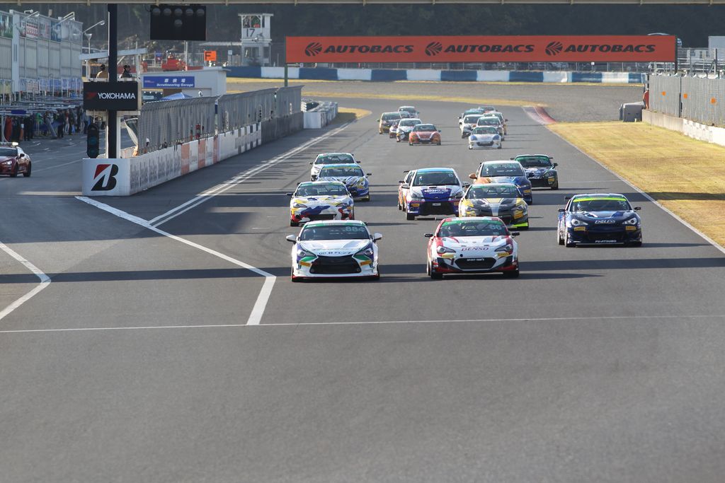 3時間先のゴールを目指しグループ2の決勝がスタートした