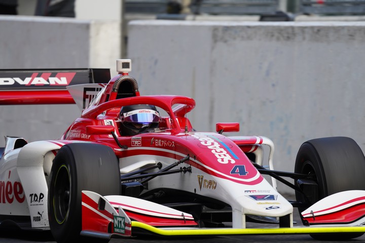 公式&ルーキーテスト: サッシャ・フェネストラズ（KONDO RACING）