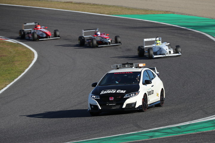 日本一決定戦セミファイナル: 開始早々セーフティーカーが導入される