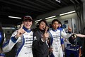 公式予選: GT300ポールポジションのサッシャ・フェネストラズ、近藤真彦監督、平峰一貴（KONDO RACING）