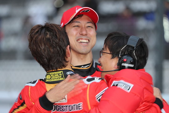 GT500クラスで優勝した立川祐路と石浦宏明(LEXUS TEAM ZENT CERUMO) GT500クラスで優勝した立川祐路と石浦宏明(LEXUS TEAM ZENT CERUMO)