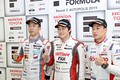 予選フォトセッション: 左から2位・坪井翔、PP・国本雄資、3位・福住仁嶺