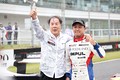 決勝レース: 優勝した関口雄飛と星野一義監督（ITOCHU ENEX TEAM IMPUL）