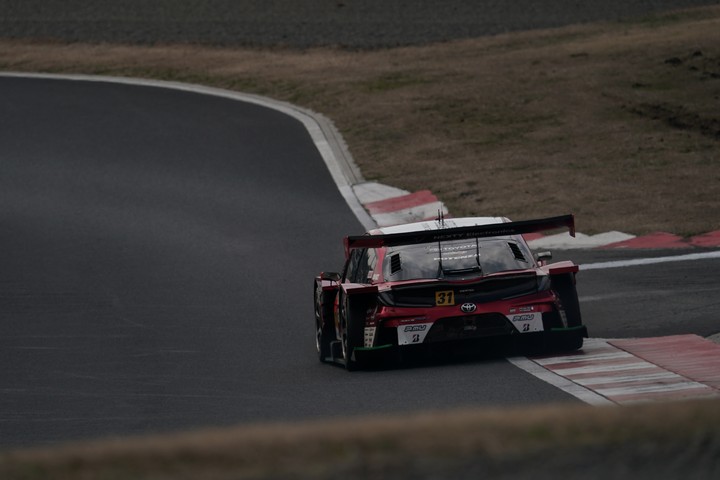 公式テスト岡山4回目: 嵯峨宏紀／中山友貴組（TOYOTA GR SPORT PRIUS PHV apr GT）