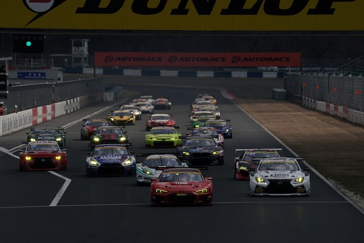 公式テスト岡山4回目: GT300クラスのスタート練習