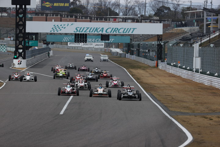 10周の決勝がスタートした