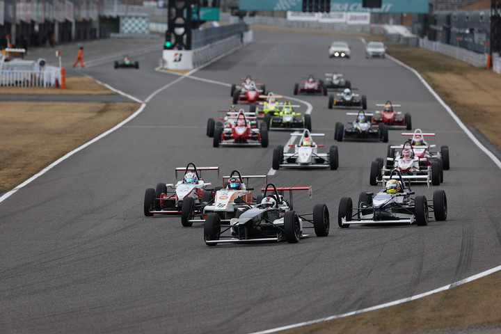 10周の決勝がスタートした