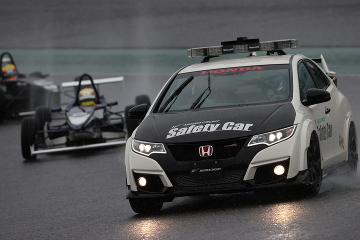 レースは途中SCが導入された