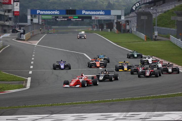 15周の決勝が始まった