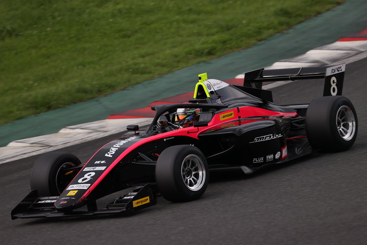 決勝3位は篠原拓朗（SUTEKINA RACING TEAM）