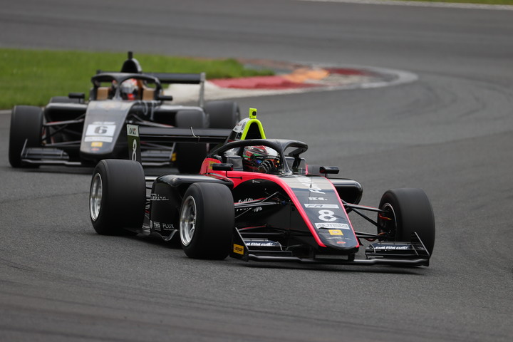 篠原拓朗と高橋知己の争い