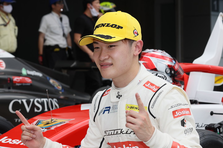 第3戦で優勝した阪口晴南（SUTEKINA RACING TEAM）