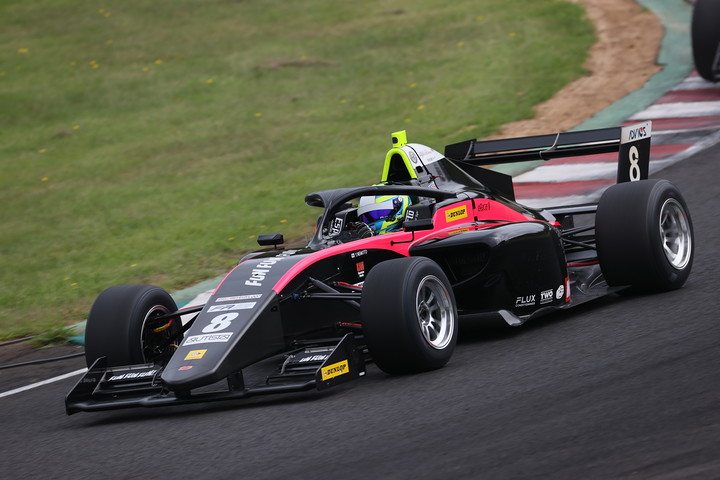 優勝した根本悠生（ZAPSPEED F111/3）