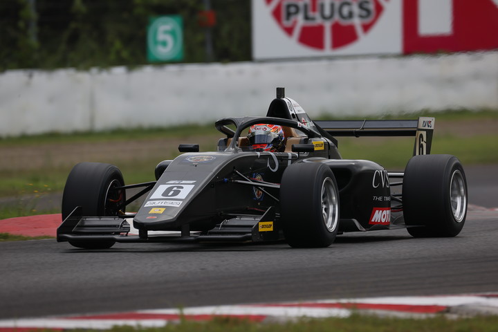 優勝は高橋知己（Super License）