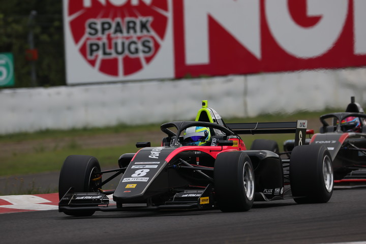 決勝2位は根本悠生（ZAPSPEED F111/3）