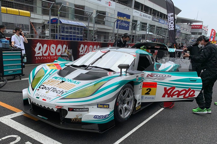 GT300クラスで優勝した加藤寛規／柳田真孝組（シンティアム・アップル・ロータス）