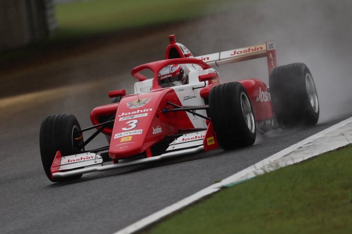 第9戦、第10戦ともポールポジションの阪口晴南（Sutekina #3）