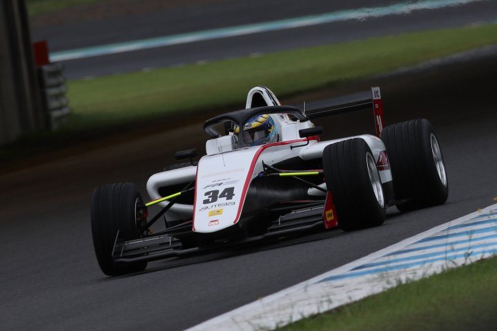 第10戦マスタークラスポールポジションの三浦勝（CMS F111/3）