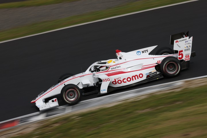 フリー走行: 山本尚貴（DOCOMO DANDELION M5S SF19）