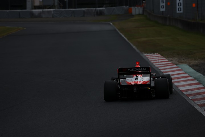 フリー走行: 塚越広大（ThreeBond Drago CORSE SF19）