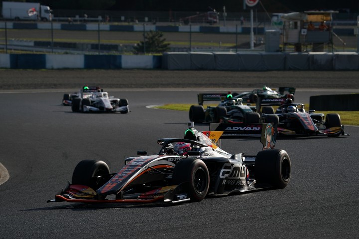 決勝レース: 坪井翔（JMS P.MU/CERUMO・INGING SF19）