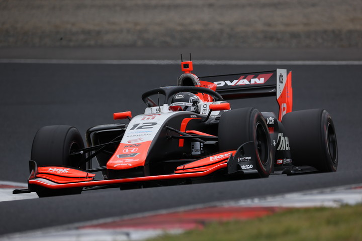 占有走行:  代役の塚越広大（ThreeBond Drago CORSE SF19）は12位