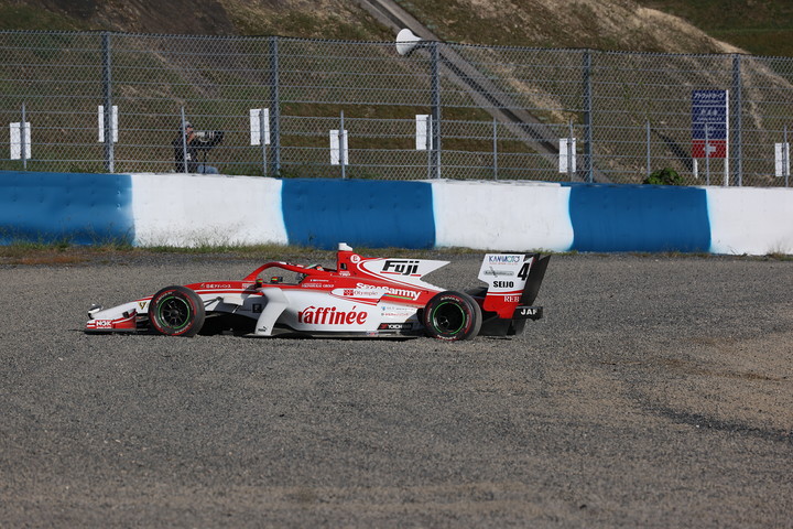 スタート直後に飛び出したサッシャ・フェネストラズ（ORIENTALBIO KONDO SF19）