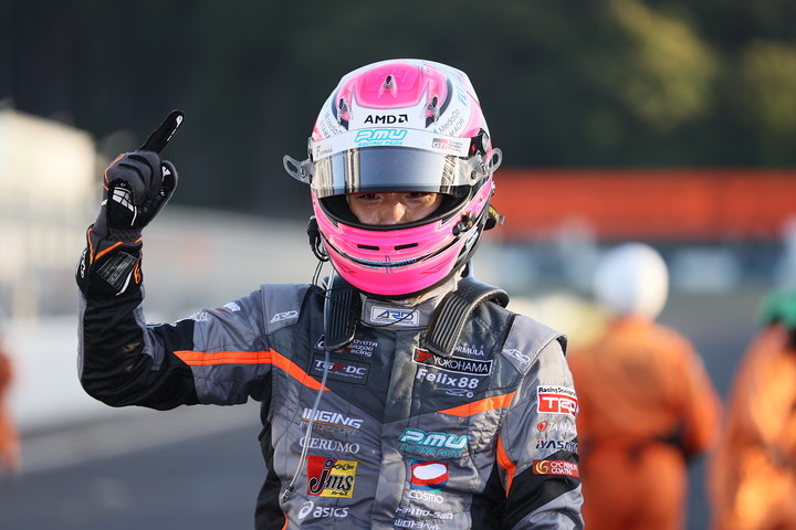 優勝した坪井翔（JMS P.MU/CERUMO･INGING）