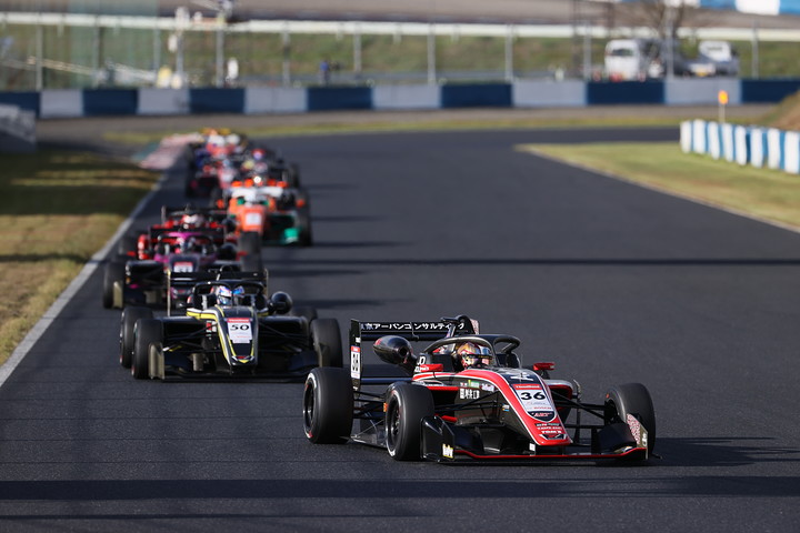 決勝レースがスタートした