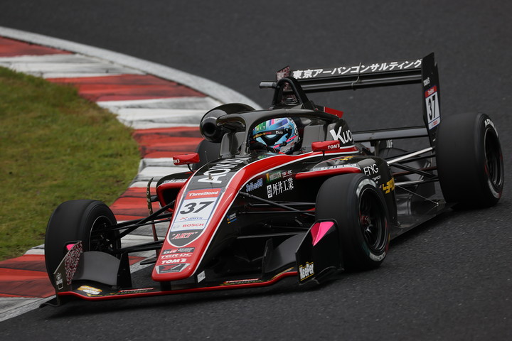 第4戦予選3位、第5戦予選5位の小高一斗（COROLLA CHUKYO Kuo TOM'S 320）